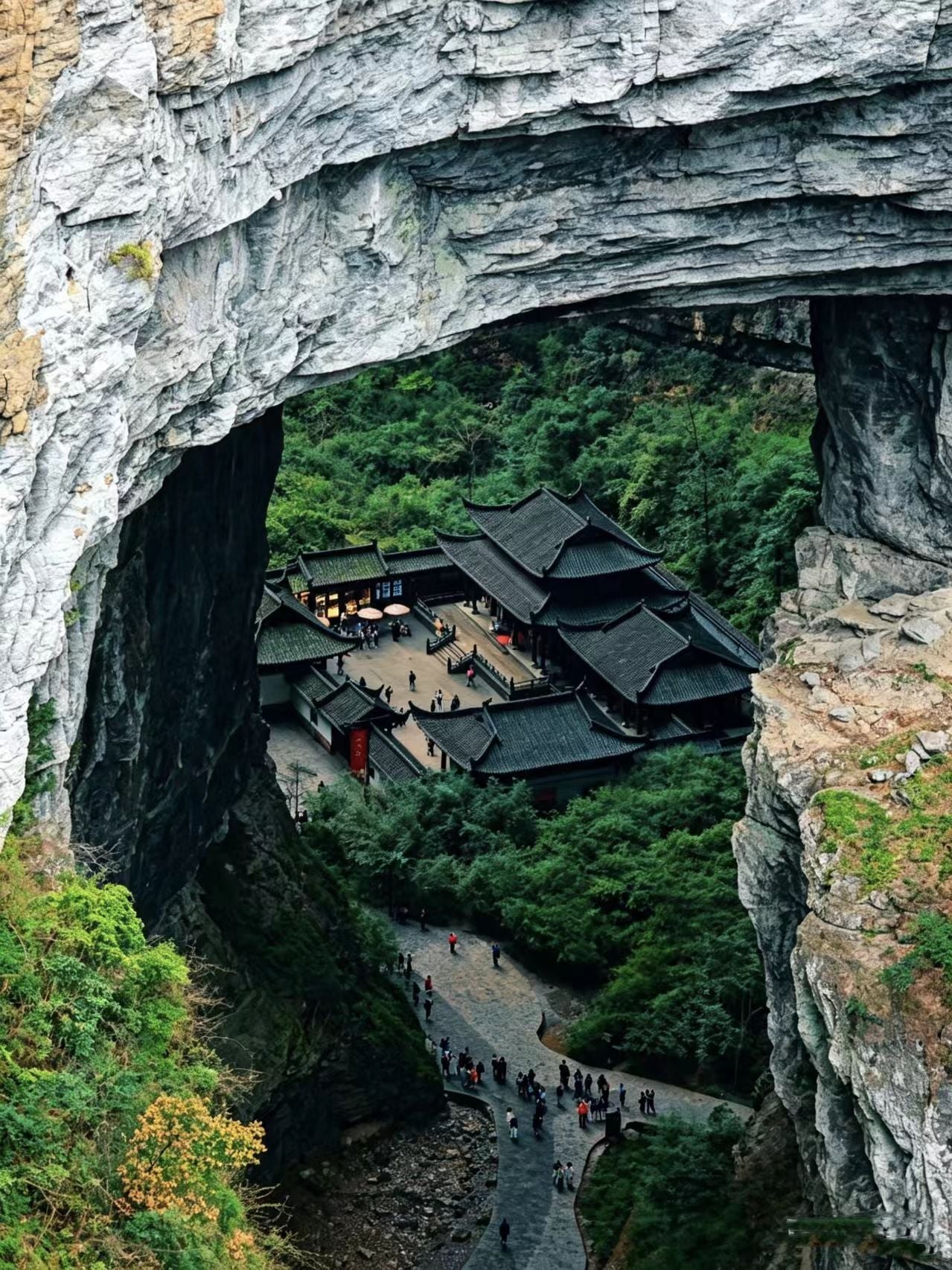 9-Day 8-Night Customized Sichuan & Chongqing Loop Tour